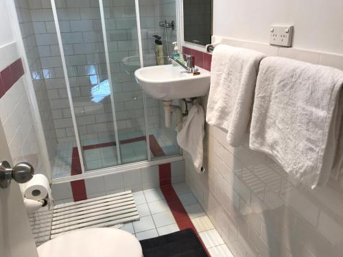 Bathroom, Linley House in Hunters Hill