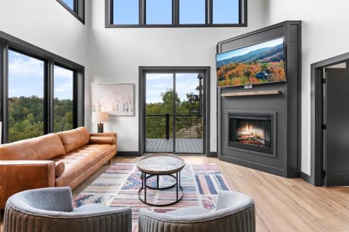 The Cozy Nook - NEW Luxurious Modern Retreat Cabin with Hot Tub, Game Room, Grill, Views - Close to