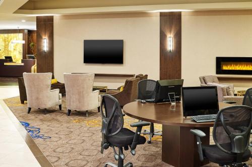 Sheraton Lisle Naperville Hotel - image 9