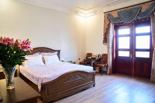 Black Pearl Hotel