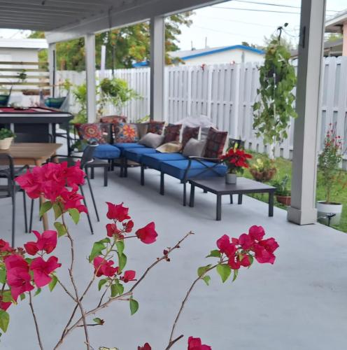 Family Getaway 3-bedroom Private Duplex House parking WiFi BBQ GRILL pet-friendly detail