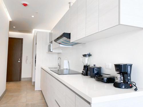 One-Bedroom Apartment image 3