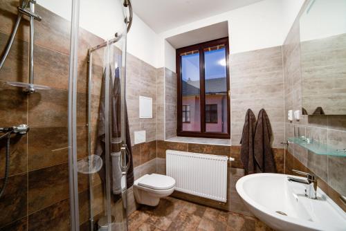 Standard Double or Twin Room image 4