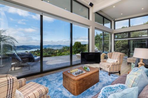 KAURI HILL ESTATE Luxe Mountain Retreat in Vangaroa