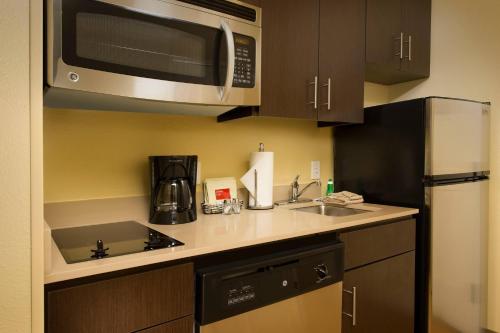 TownePlace Suites by Marriott Dallas DFW Airport North/Grapevine - image 14