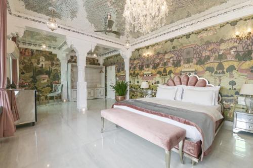 Jagat Niwas Palace Hotel near Bagore-Ki-Haveli