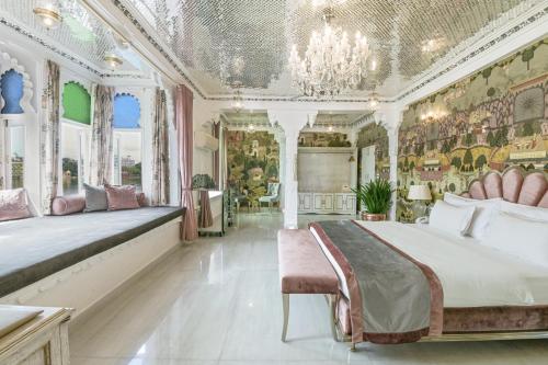 Jagat Niwas Palace Hotel near Bagore-Ki-Haveli