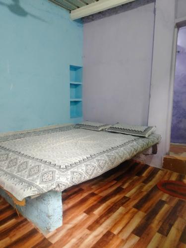 2 twin beds