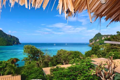 Nas proximidades, Phi Phi Sea Sky Resort in Hin Poo Baía