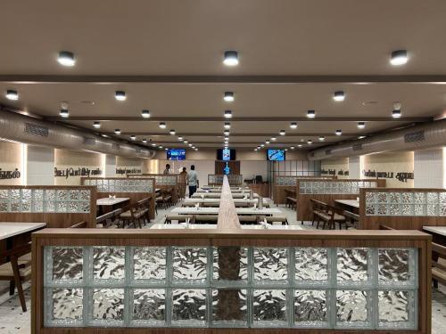 餐廳, THE PARADISE KINGDOM in 甘吉布勒姆