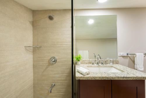 Flamingo Marina Cove 617- Oceanfront 3 Bedroom Condo