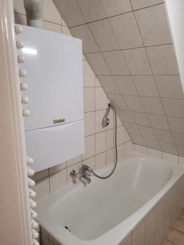 Fürdőszoba, Charlotte II in Neustadt Bei Coburg