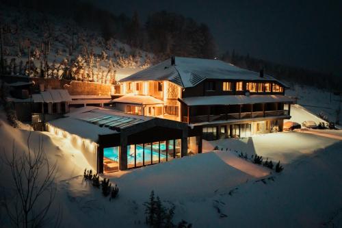 Viesnīcas āriene, Hotel Sedlo - Golija in Plešin