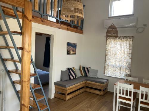 בריזה במדבר in Hatzeva