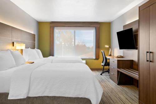 Holiday Inn Express Hotel & Suites Marion an IHG Hotel - image 14