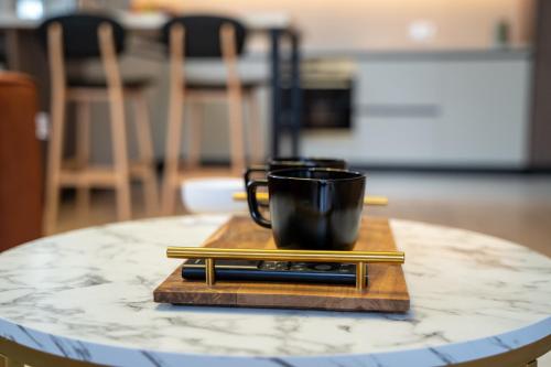 Cozy Cityscape Bluewood Modern & Cozy premium Apt - image 2