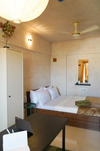 Room Dusk Pvt studio w Balcony and Wifi