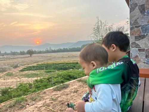 Balcony/terrace, ที่พักใกล้วัดพระธาตุหมื่นหิน-บ้านโฮมฮัก HomeHug in Kuchinarai