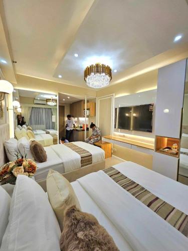 Jay Suite 4
