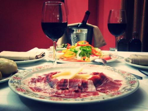 Ételek és italok, Hostal Pechi in Huevar Del Aljarafe