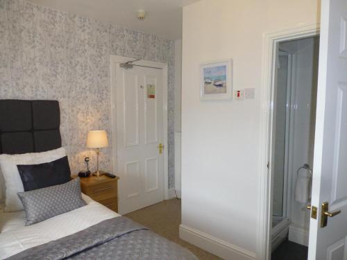 Bryn Derwen Guest House - image 3