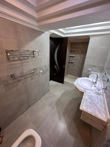 Fürdőszoba, شقة علي النيل في القاهرة 34 near Nilometer