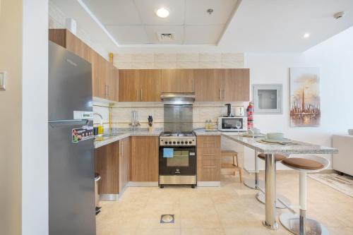 Free housekeeping visits during your stay - StayShort - Comfy 1-Bedroom Apartment Perfect for 4 in JLT, Dubaj (zdjęcie 3)