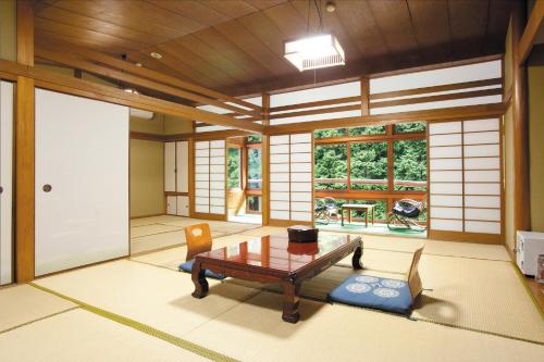 囲炉裏の宿 豊楽和室　スーペリア　共用バスルーム