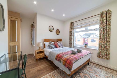 Beautiful Three Bedroom House - Manchester Escape gîte à louer Reddish South Railway Station