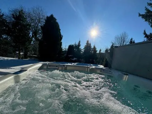 Ferienhaus-Schönwald im Herzen des Schwarzwaldes 2Zimmer-Wohnung & Terrasse & Whirlpool App16 in Schönwald, Deutschland