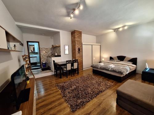 STUDIO 88 white, Ohrid