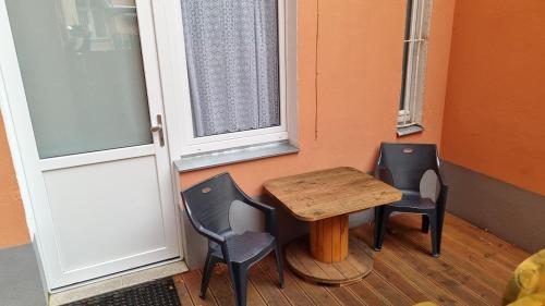 Green Apartment KM1 Small two-room apartment with terrace, Berlino (foto 4)