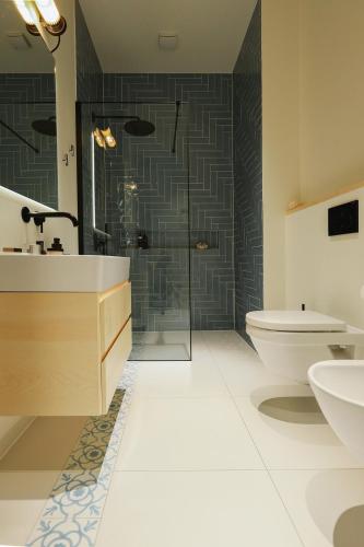 One-Bedroom Apartment image 7