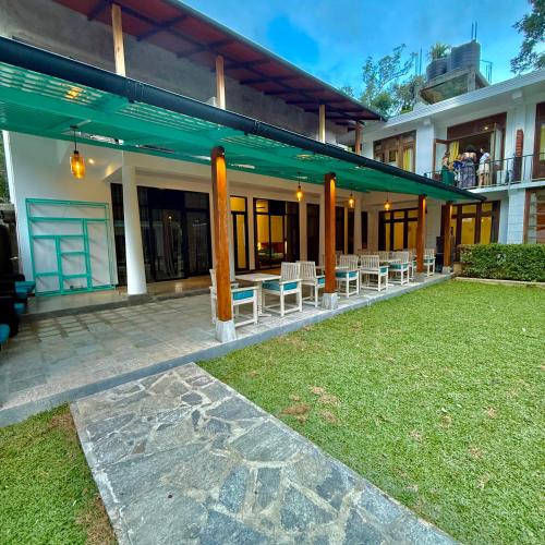 Ella Inn - image 2