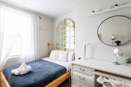 Newly Renovated 5BR 2BA Haven with Amenities in Bridgeport, USA