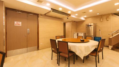 Restaurant, Peace Hotel by RedDoorz near Divisoria Market