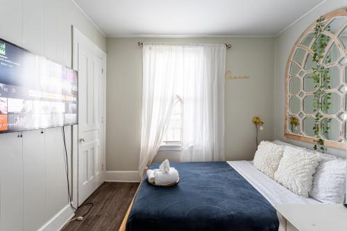 Newly Renovated 5BR 2BA Haven with Amenities in Bridgeport, USA