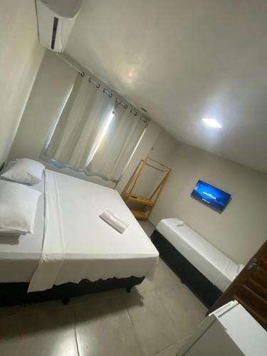 1 queen bed, 1 twin bed