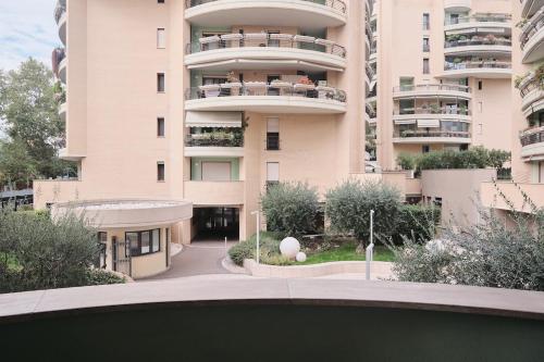 Metro Jonio - La Dolce Vita con Garage e Piscina, Roma (foto 6)