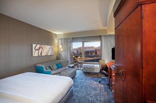 1 king bed, 1 sofa bed