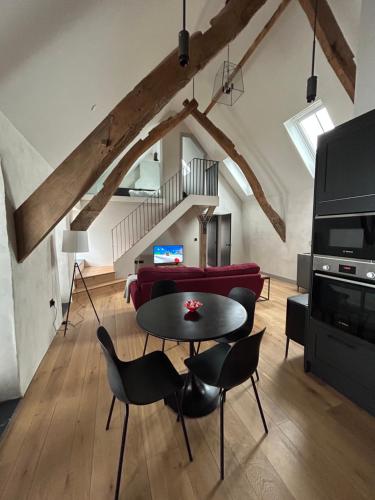 Konyha, 2 Cruck Cottage, Cowbridge in Cowbridge