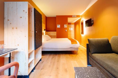 1 double bed, 1 bunk bed