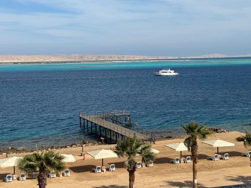 Central Hurghada Apartment with Private Beach & Pool, Hurghada
