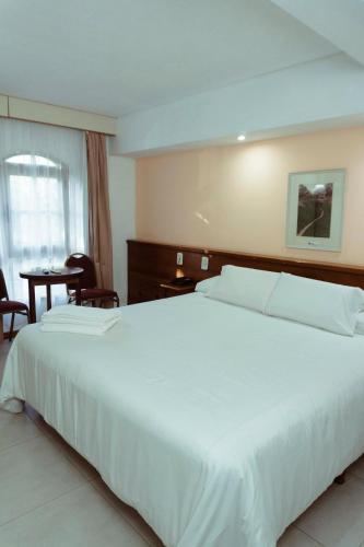 Double or Twin Room image 10