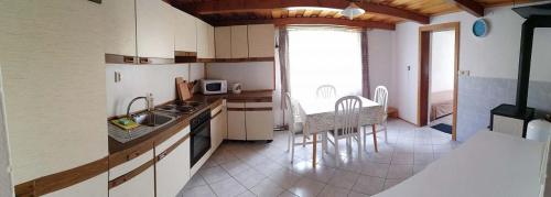 Petrovická chalupa (Petrovicka chalupa) in Petrovice U Susice