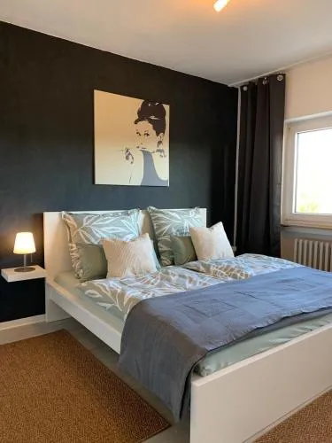 Cozy Apartment - 2 BR, Spacious Kitchen, Balcony, Top Location in Hemsbach, Deutschland
