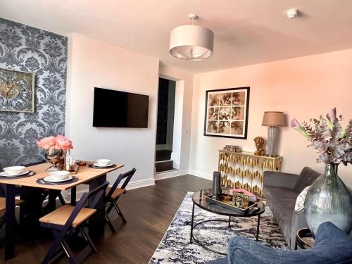Stunning 2 bedroomed apartment on Allerton Road, Sleeps 4, Liverpool (photo 2)