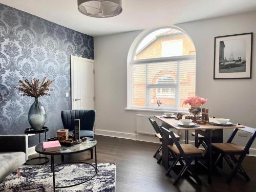 Stunning 2 bedroomed apartment on Allerton Road, Sleeps 4, Liverpool (photo 7)
