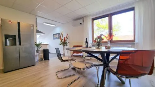 CEC-Spezial, 2 Wohnungen nebeneinander, bis 12 Personen, Klimaanlage, Parkplätze in Cremlingen, Deutschland