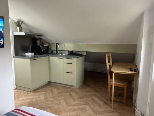Grand Paris Cozy Stay Private Studios and Apartment Quick Access to Paris 5